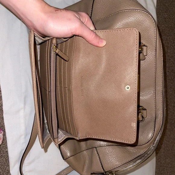Nude Michael Kors Handbag amazing condition - Picture 6 of 9